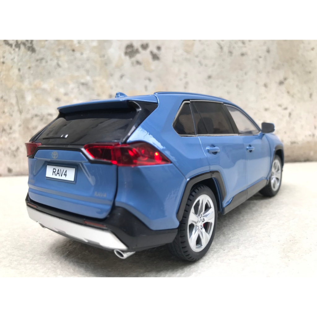 Mô hình xe TOYOTA RAV4 2024 1:24