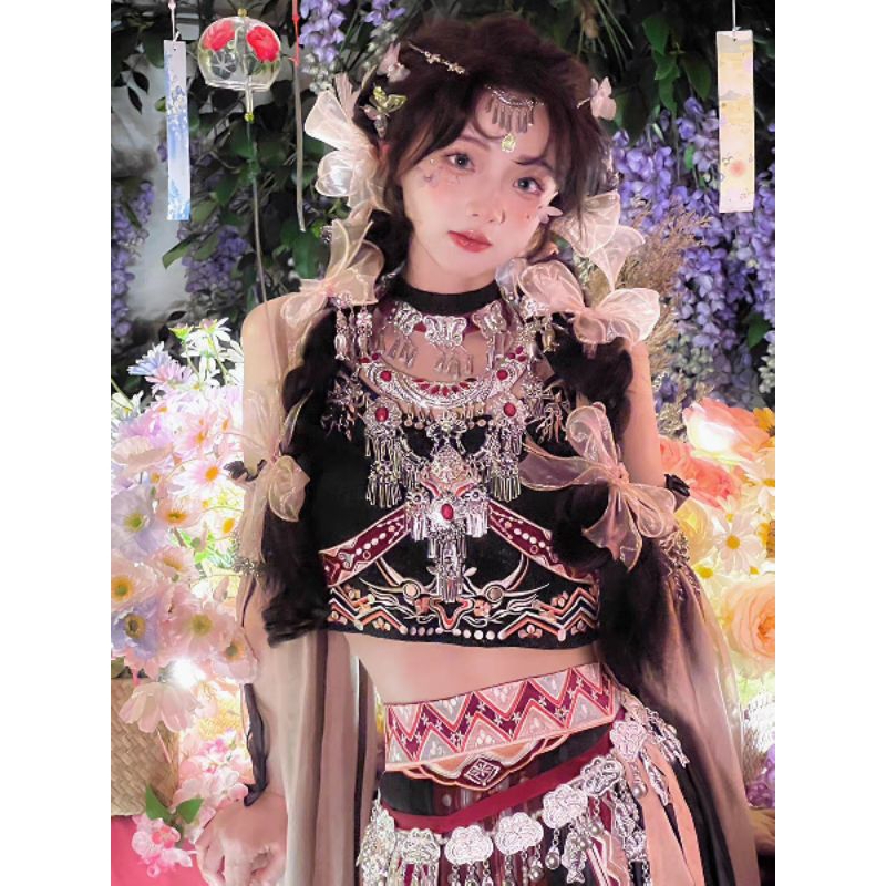 Trang phục Miêu Cương, Dị Vực