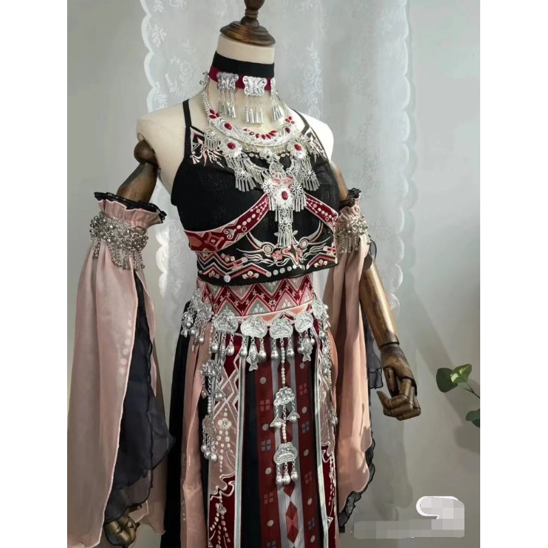 Trang phục Miêu Cương, Dị Vực