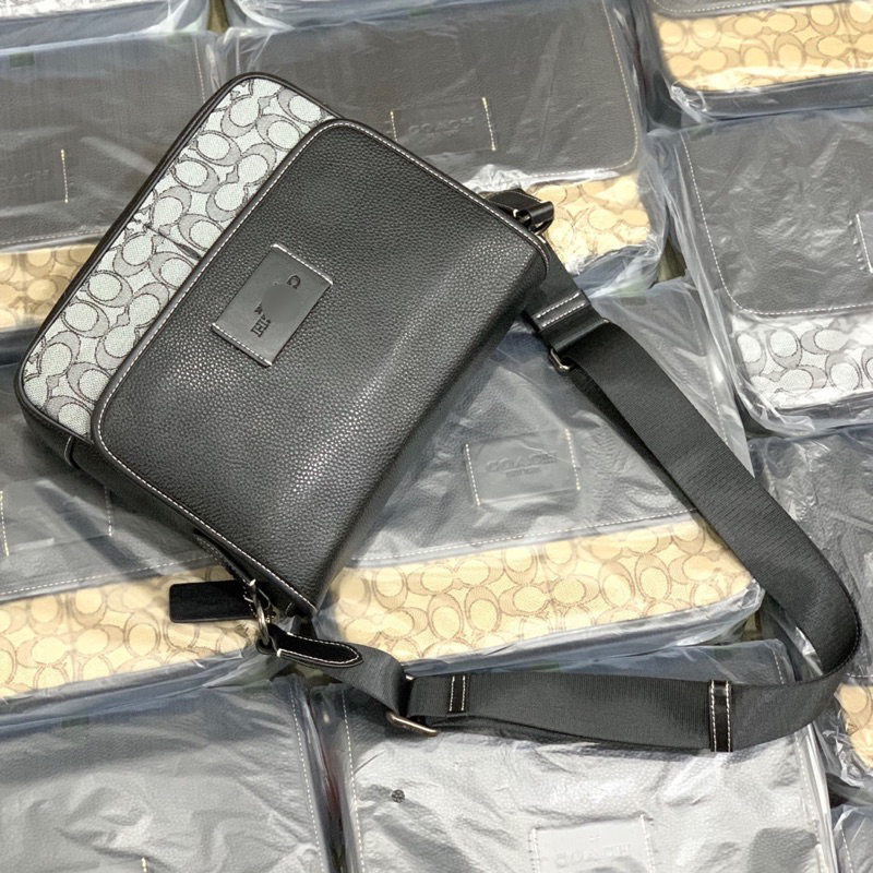 Túi chéo Coach nam
