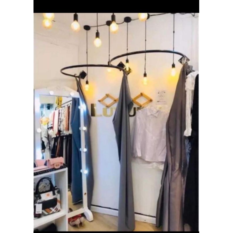 Khung thấy đồ cho shop, kích thước 90x90cm.khung vuông và khung vòng cung