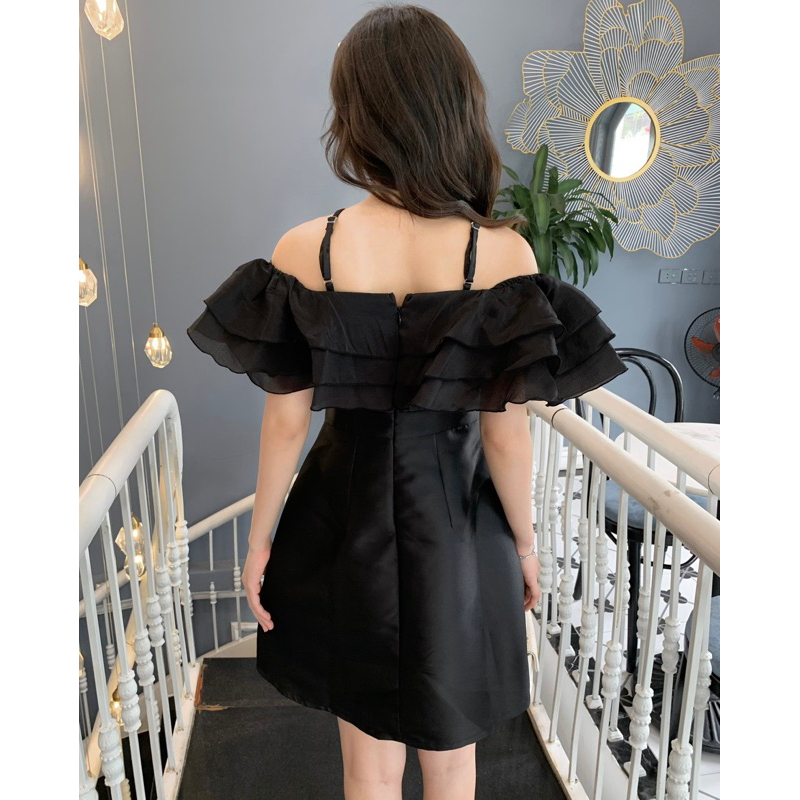 Váy trễ vai tầng bèo *Miana* đính hoa chất tafta tiểu thư