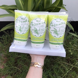 Sữa rửa mặt gạo thái lan