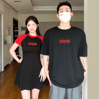 Đồ đôi mùa hè kết hợp giữa 2 màu đen đỏ cá tính