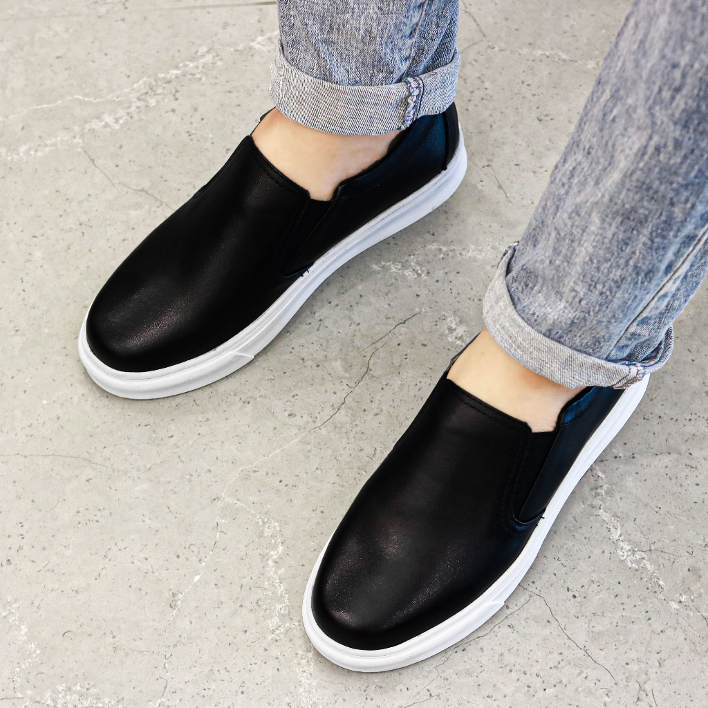 Giày Slipon Nam Giày Lười nam Da Bò đẹp Xoăn Shop D011 màu Đen