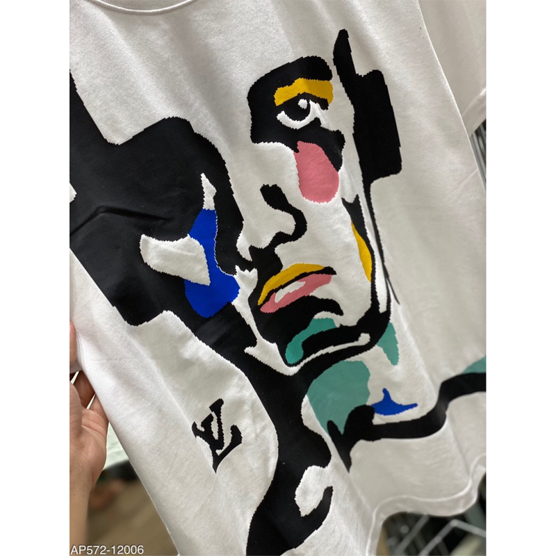 Áo phông Lờ V hoạ tiết in bản tranh vẽ của hoạ sĩ trẻ mexi.Co