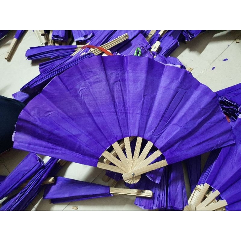 Quạt giấy màu tím