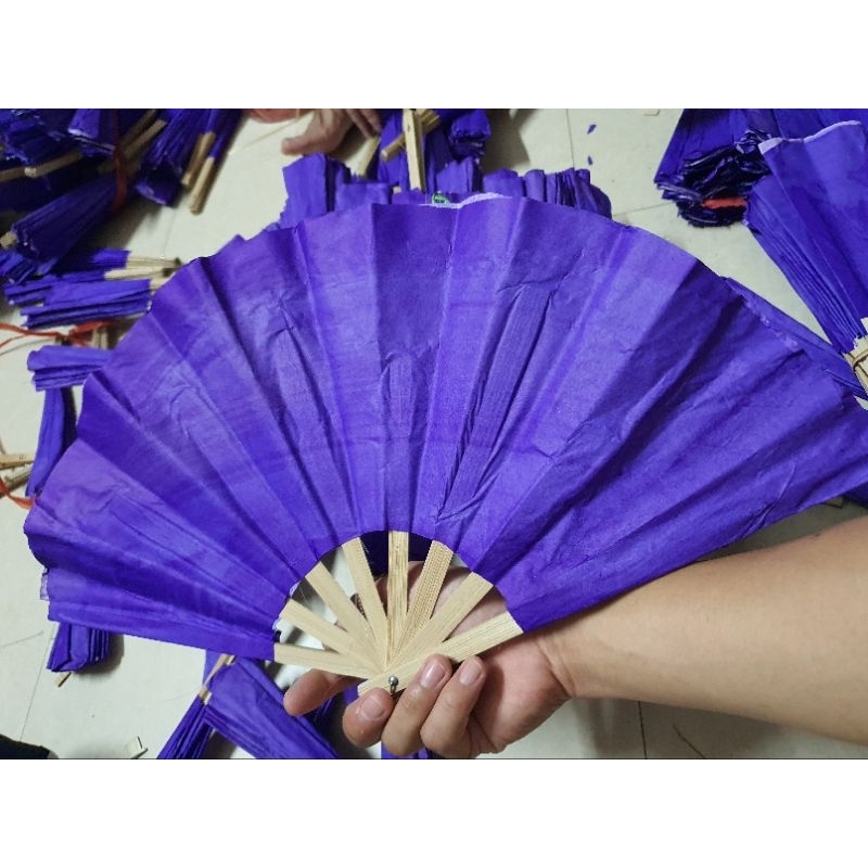 Quạt giấy màu tím