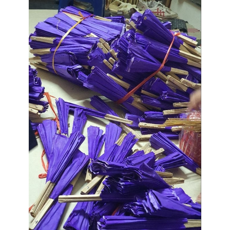 Quạt giấy màu tím