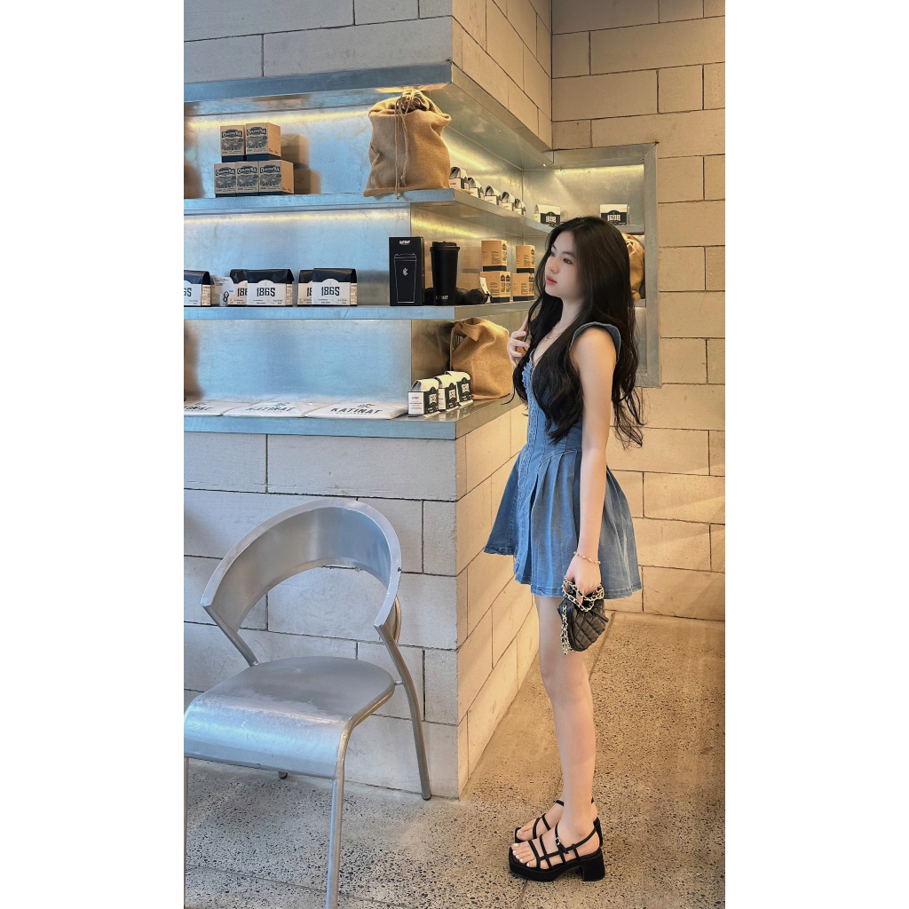 ĐẦM JEAN DÂY KÉO NGỰC XẾP NHÚN RỚT VAI 2 DÂY XÒE (TH)