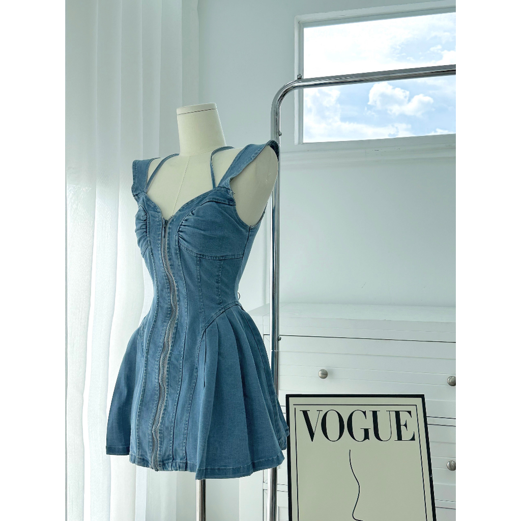 ĐẦM JEAN DÂY KÉO NGỰC XẾP NHÚN RỚT VAI 2 DÂY XÒE (TH)