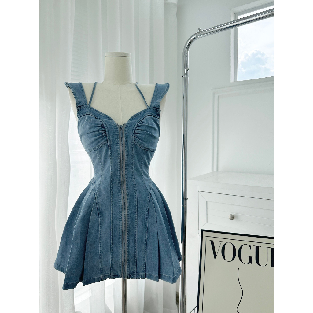 ĐẦM JEAN DÂY KÉO NGỰC XẾP NHÚN RỚT VAI 2 DÂY XÒE (TH)