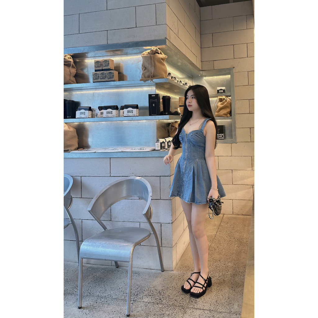 ĐẦM JEAN DÂY KÉO NGỰC XẾP NHÚN RỚT VAI 2 DÂY XÒE (TH)