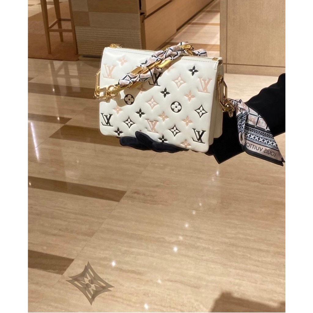 TÚI LV COUSSIN SZ22