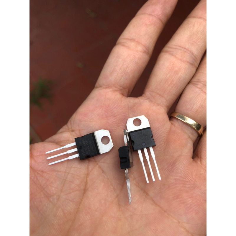 ic ổn áp 7805 vc hàng chuẩn lưng đồng cánh dày