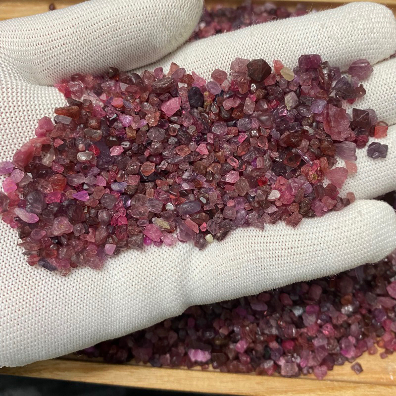 Đá thô Spinel nguyên bản dùng sưu tầm, làm handmade, reiki, thanh tẩy...!!!