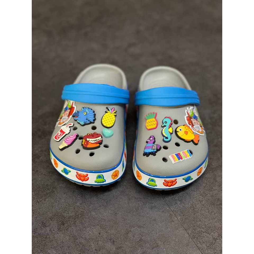 CTS - Giày Dép Cross Trẻ Em Toy Story 4 Clog Chính Hãng Size 24 Đến 35 - Tăng 6 Jibbizt Ngẫu Nhiên - Sấu Vui Vẻ