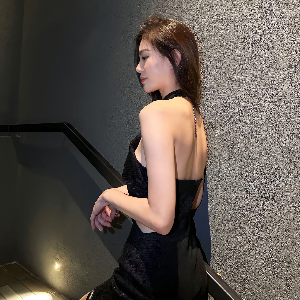 Váy nữ body STARLIGHT thiết kế cut out vạt chéo phối lưới ép kim tuyến đen SOYOUNG - VSY211202LD