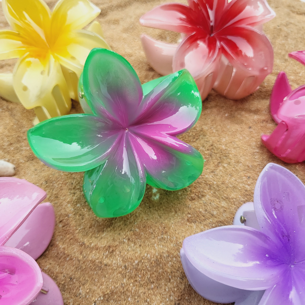 Kẹp tóc nhựa hình bông hoa 6 cm phong cách hawaii nhiều màu - Xinni Accessories.