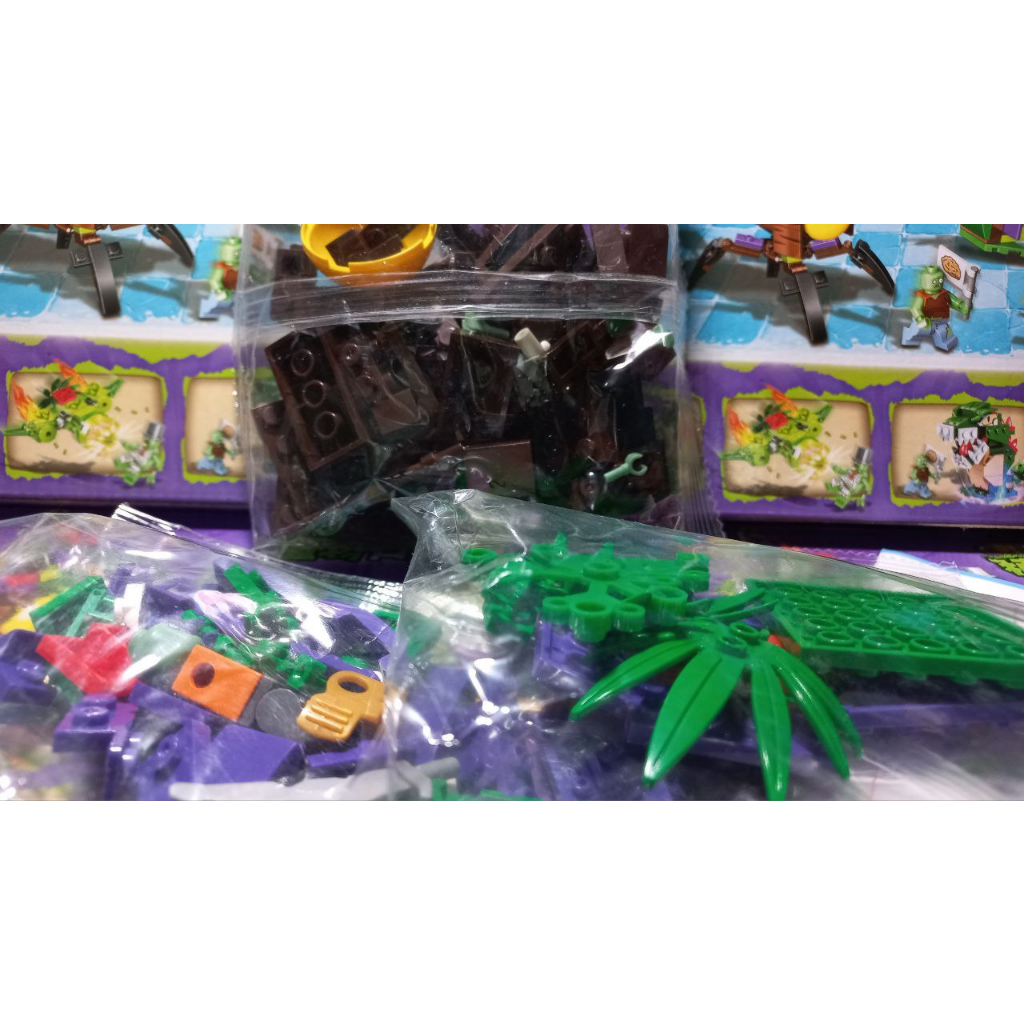Bộ Gạch Nhựa Xếp Hình Bắn Zombie, Trò Chơi Plant & Zombies Cho Bé, Hộp Size 19cm  07061