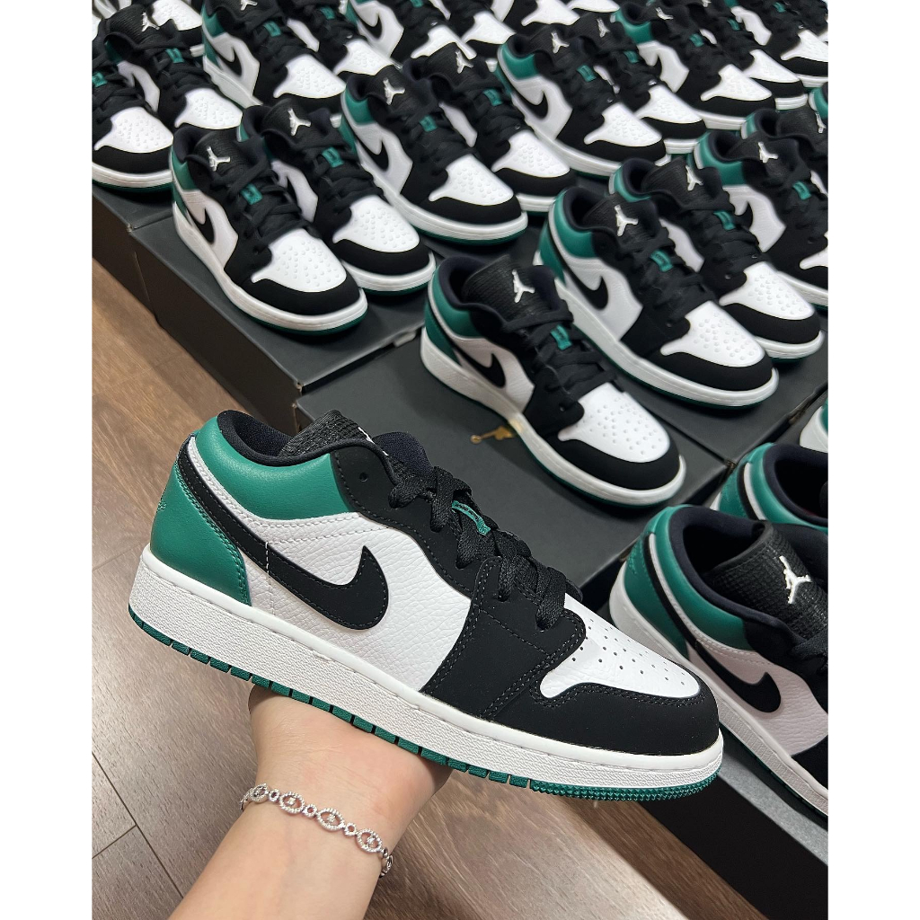 Giày Sneaker Nike Air Jordan 1 Low GS 'Mystic Green'  màu Xanh Trắng Đen | PiuPiu Authentic