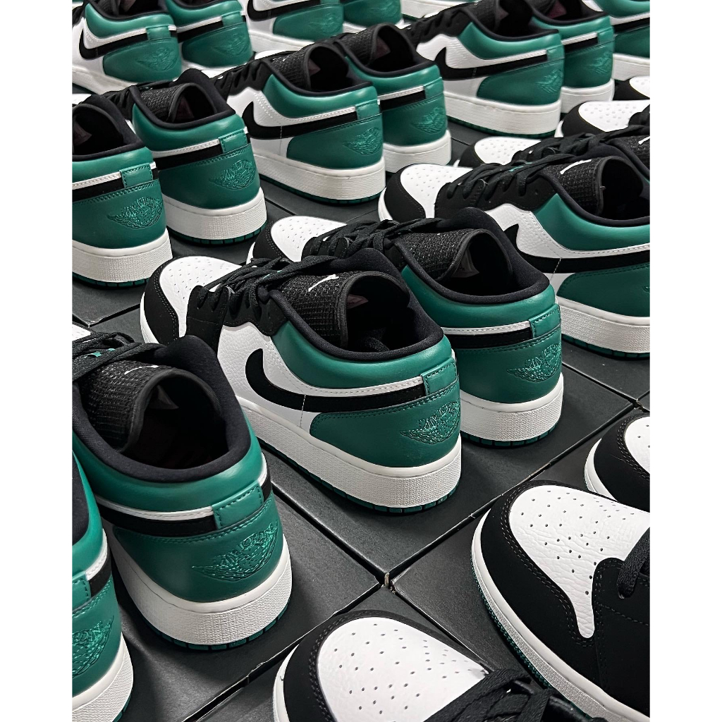 Giày Sneaker Nike Air Jordan 1 Low GS 'Mystic Green'  màu Xanh Trắng Đen | PiuPiu Authentic