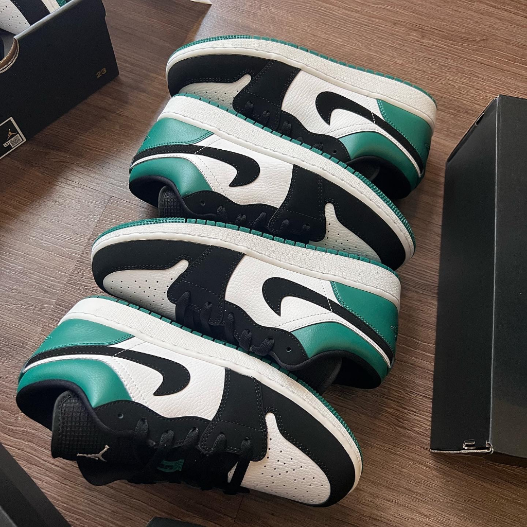 Giày Sneaker Nike Air Jordan 1 Low GS 'Mystic Green'  màu Xanh Trắng Đen | PiuPiu Authentic