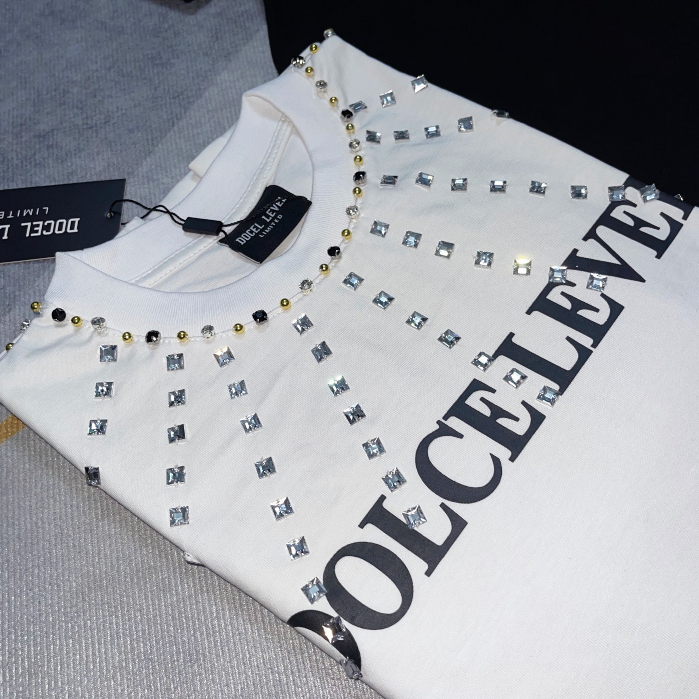 Áo Phông Nam Doclee Le Vờ Bản Đính Đá không Đụng Hàng Chợ_Áo Thun Nam Nữ Bản Thêu Đá Vào Vải Chống Bong