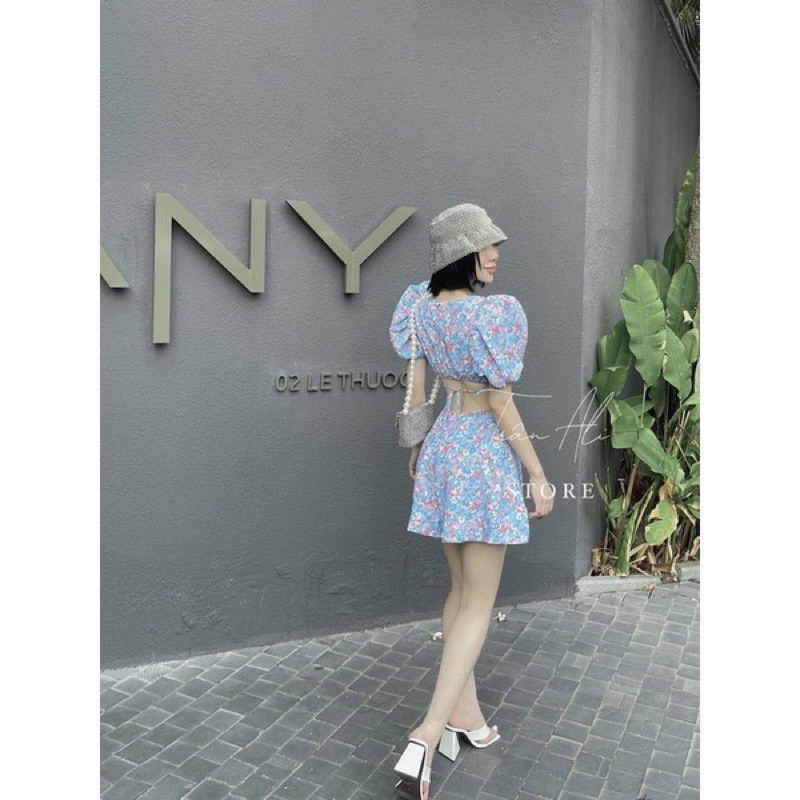 Váy hoa nhí màu xanh