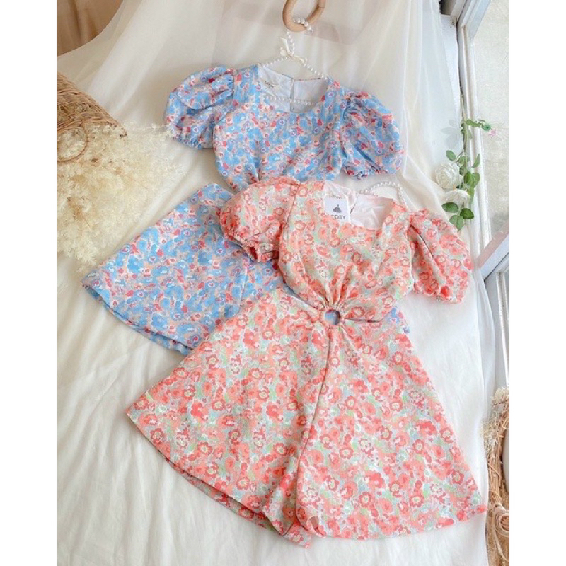 Váy hoa nhí màu xanh