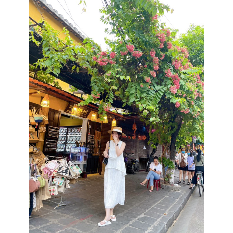 Váy trắng tinh khôi mặt nhung sóng