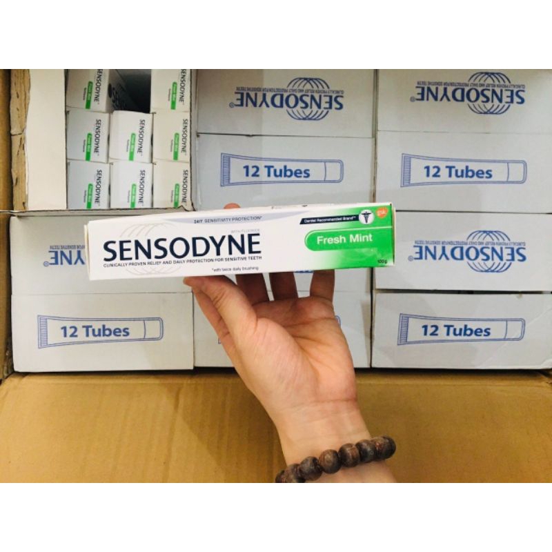 KEM ĐÁNH RĂNG SENSODYNE màu xanh lá/xanh dương/màu trắng thơm mát dài lâu