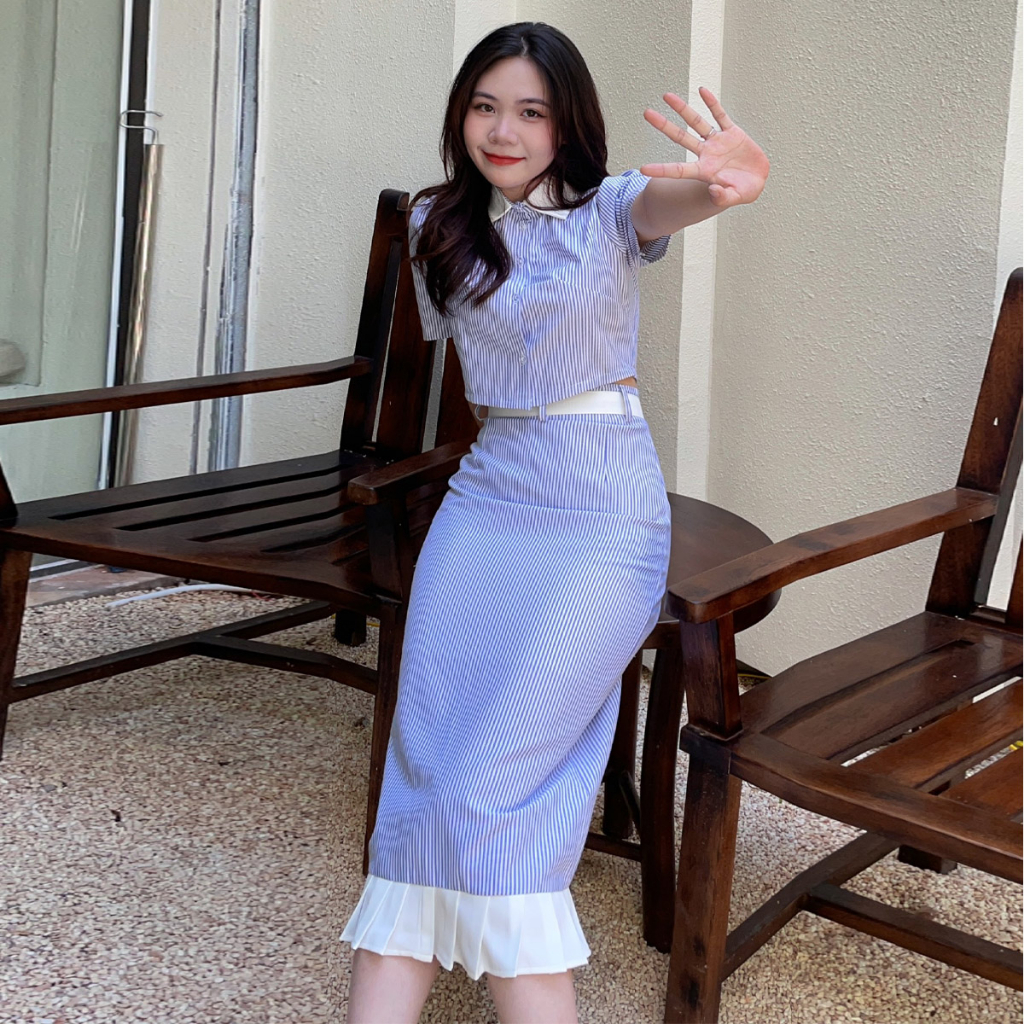 JOYCÉ - Set váy kẻ xanh dáng áo croptop chân váy cạp cao phối xếp ly