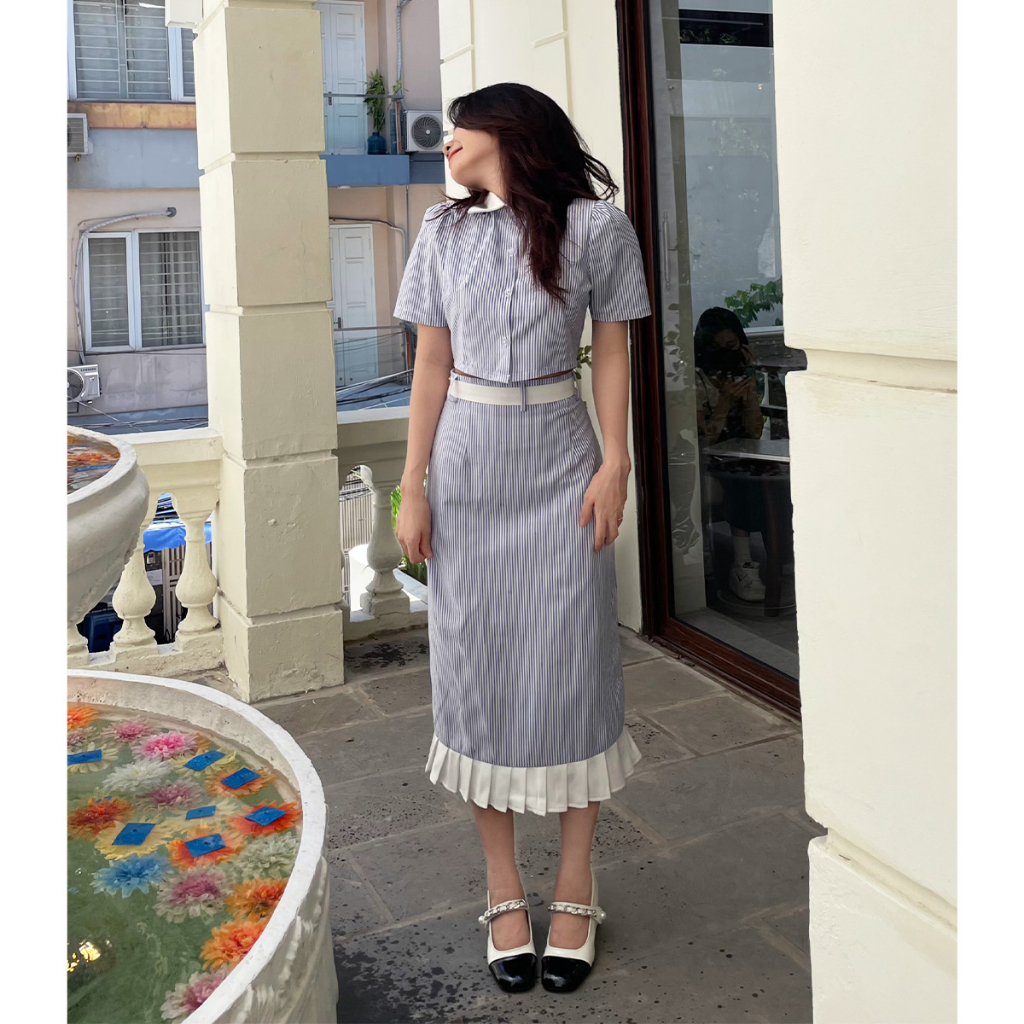 JOYCÉ - Set váy kẻ xanh dáng áo croptop chân váy cạp cao phối xếp ly