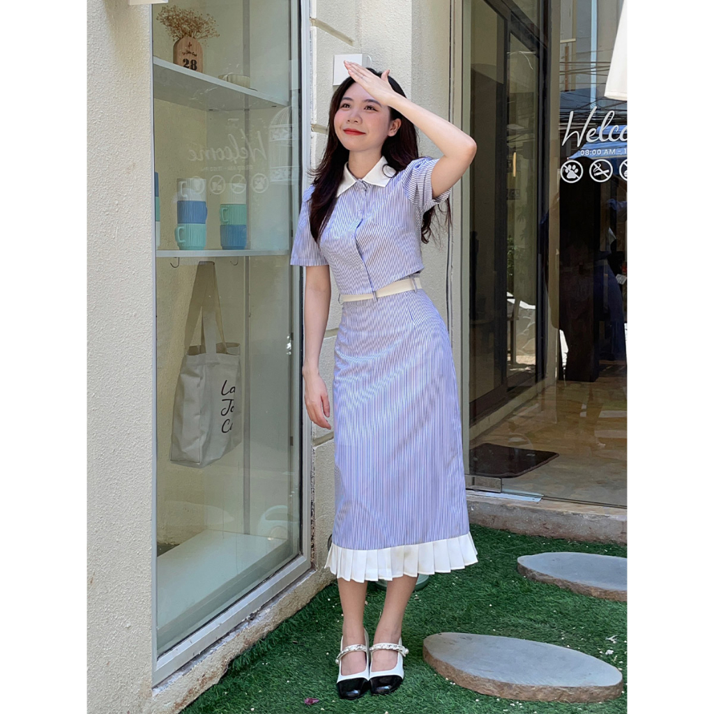 JOYCÉ - Set váy kẻ xanh dáng áo croptop chân váy cạp cao phối xếp ly