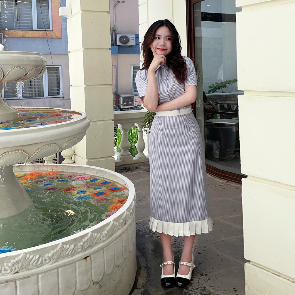 JOYCÉ - Set váy kẻ xanh dáng áo croptop chân váy cạp cao phối xếp ly