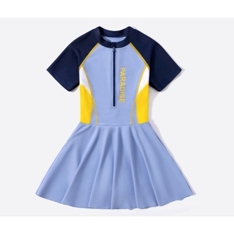 Đồ bơi kiểu váy cho trẻ lớn hiệu YLIKE mẫu Paradise xanh phối vàng ở hông , phong cách thể thao khoẻ khoắn.