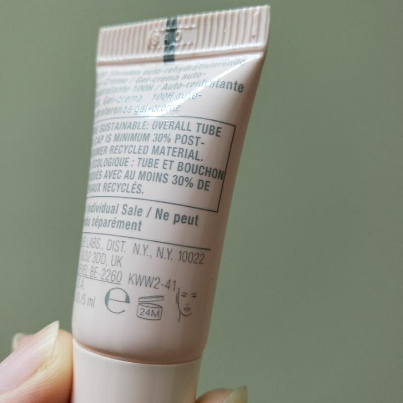 Kem dưỡng ẩm Clinique moisture Surge 100h cấp nước