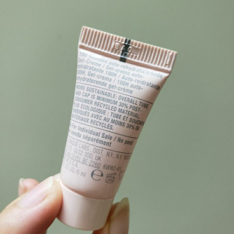 Kem dưỡng ẩm Clinique moisture Surge 100h cấp nước