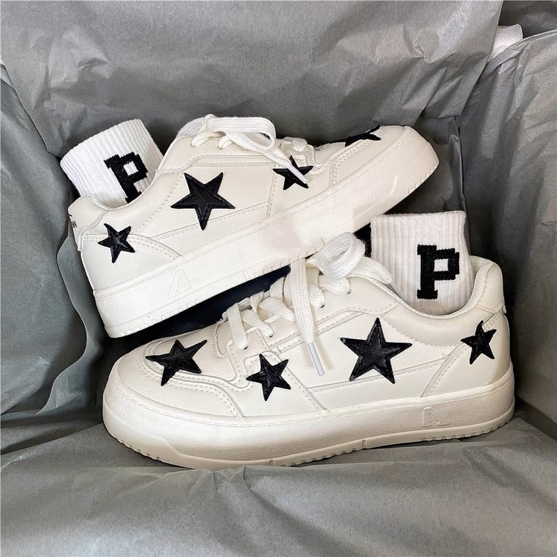 Giày hoạ tiết ngôi sao