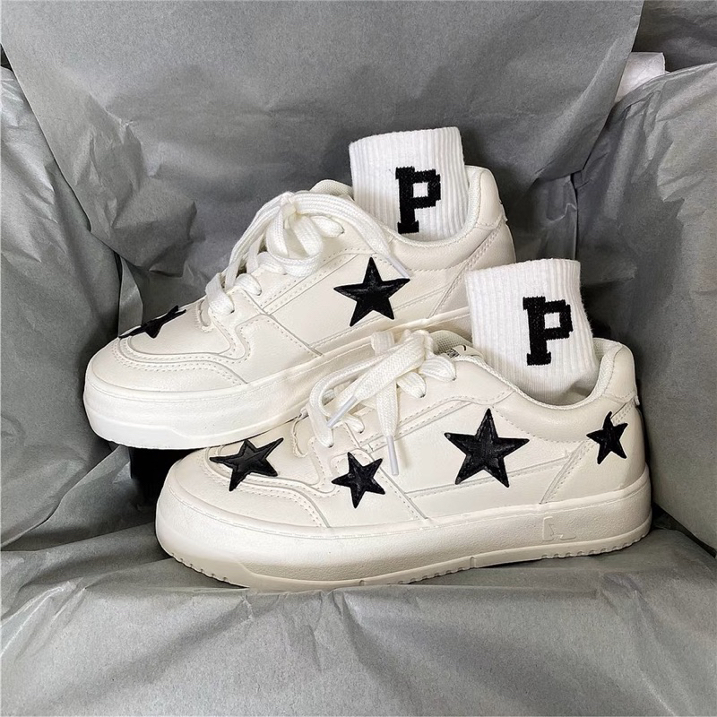 Giày hoạ tiết ngôi sao