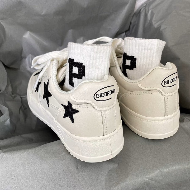 Giày hoạ tiết ngôi sao