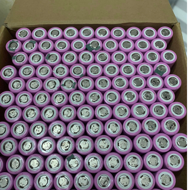 Pin 18650 Samsung 33Q dung lượng 3200mAh - 3.7V xả 20A .