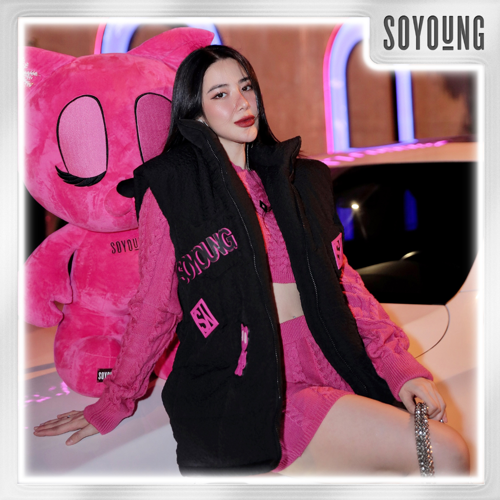 Áo phao nữ SY PUFFER thiết kế mặt vải hiệu ứng nổi kèm đính logo SOYOUNG - AKSY220705S