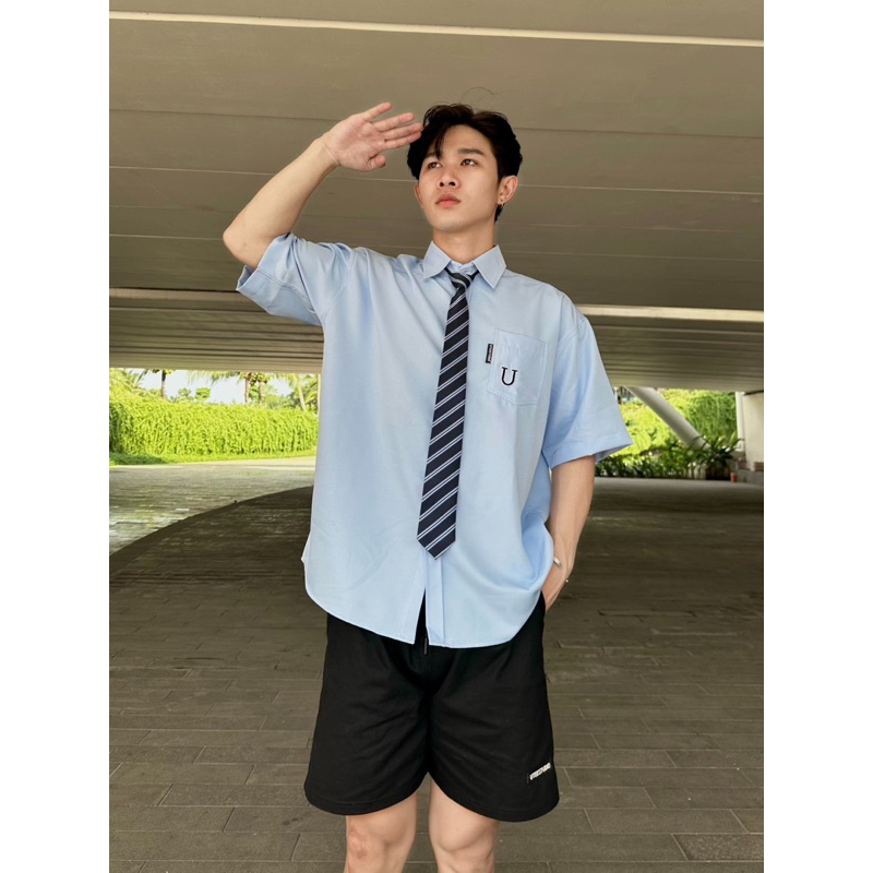 Áo Sơ Mi Tay Ngắn U Logo Thêu Unisex Form Rộng Hàn Quốc Chất Liệu Cotton Silk