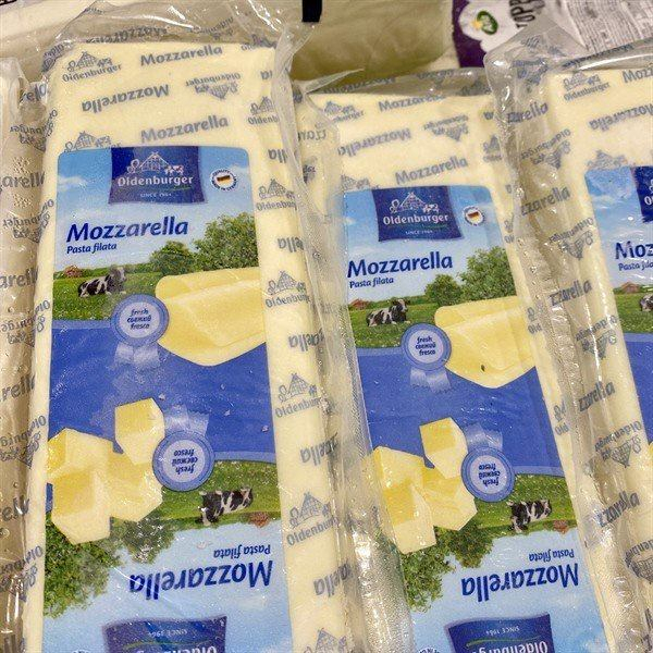 Phomai mozzarella khối 2,5kg.