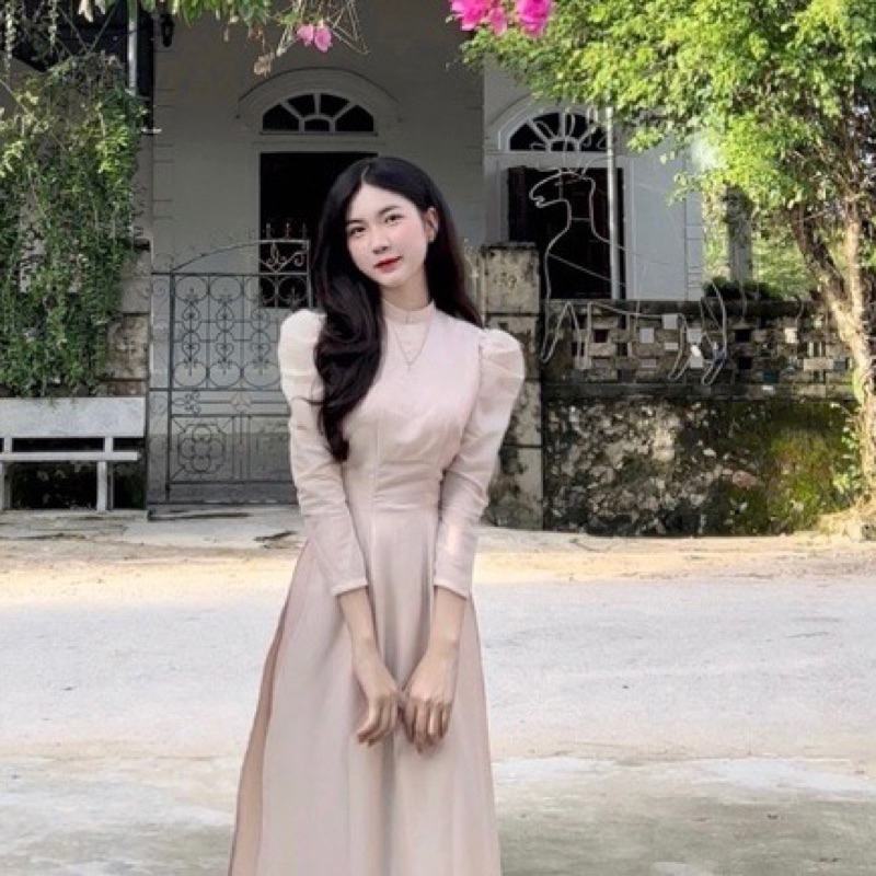 Áo dài voan tơ óng bốn tà lót lụa.