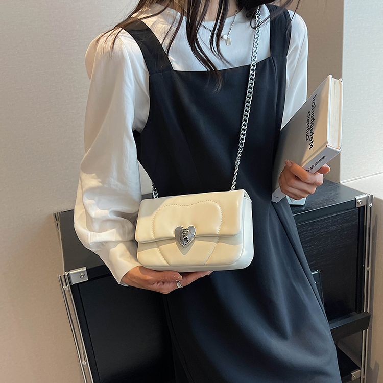 Túi xách nữ đẹp đeo chéo kẹp nách đi tiệc đi chơi giá rẻ cao cấp thời trang Hàn Quốc khóa tim TX0129 Hana Bags