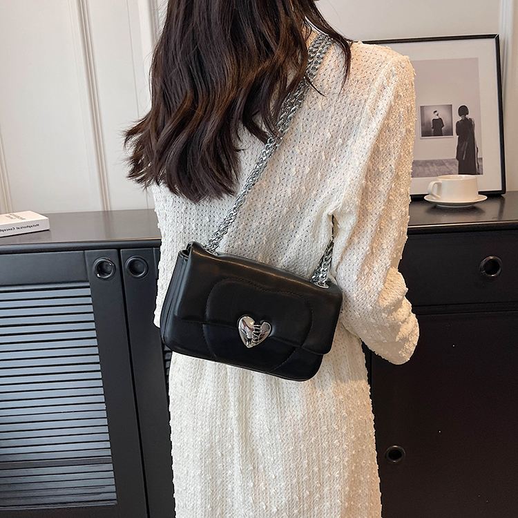 Túi xách nữ đẹp đeo chéo kẹp nách đi tiệc đi chơi giá rẻ cao cấp thời trang Hàn Quốc khóa tim TX0129 Hana Bags