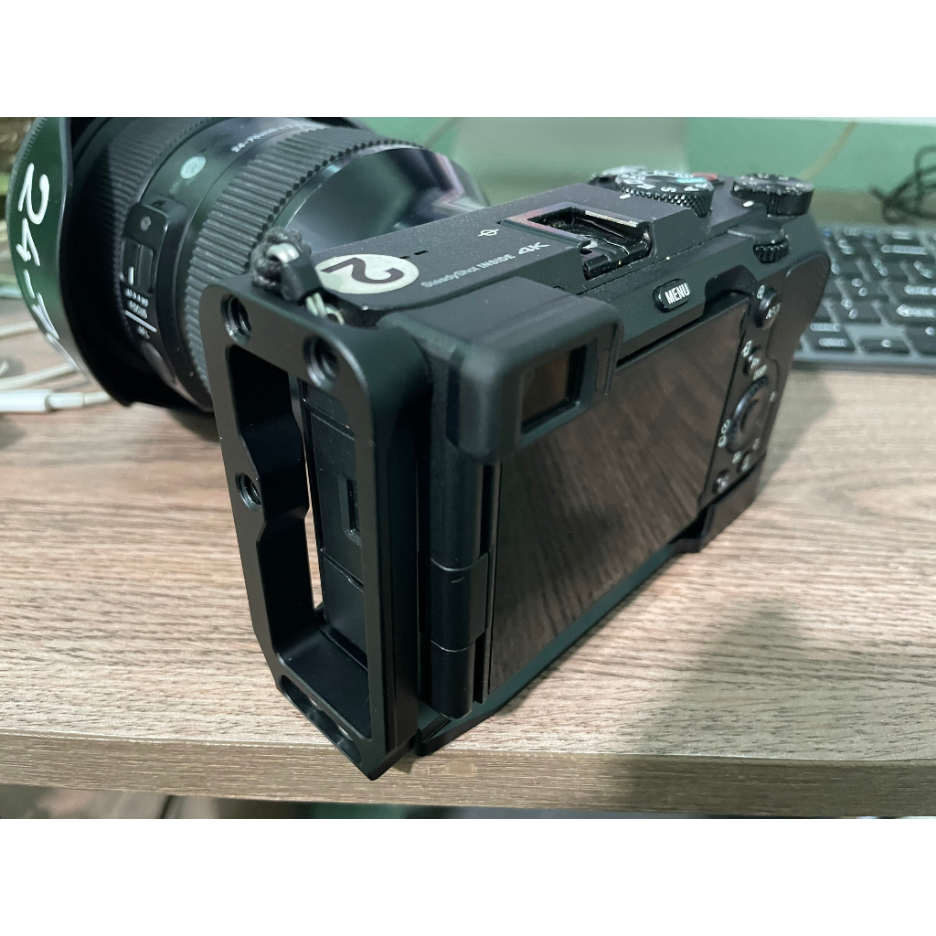 Đế thép L Plate dành cho máy ảnh Sony A7C